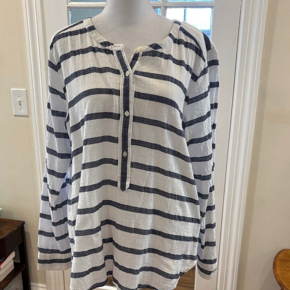 LOFT Women’s Cotton White and Navy Striped Softened Henley Top. Size L.